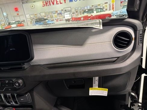 New 2025 Jeep Gladiator Sport image 18