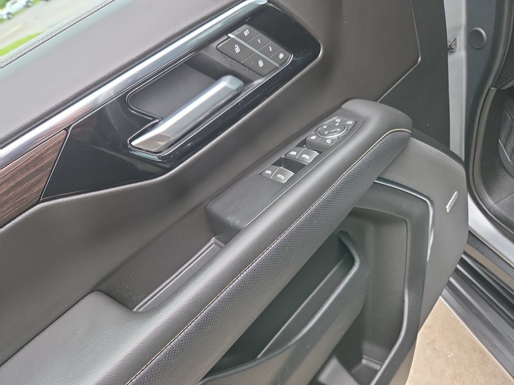 Certified 2025 Chevrolet Tahoe Premier AWD/4WD image 28