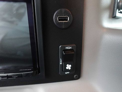 Used 2002 HUMMER H1 4-Door Wagon AWD/4WD image 22