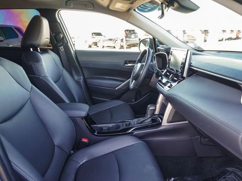 Used 2022 Toyota Corolla Cross XLE image 18
