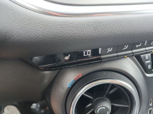 Used 2019 Chevrolet Blazer LT FWD image 21