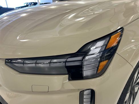 New 2025 Volvo EX90 Plus image 7