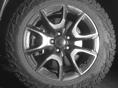 Used 2025 Jeep Compass Trailhawk AWD/4WD image 12