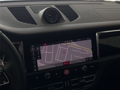 Used 2025 Porsche Macan image 23