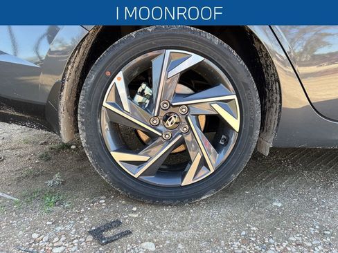 Used 2025 Hyundai Elantra SEL image 9