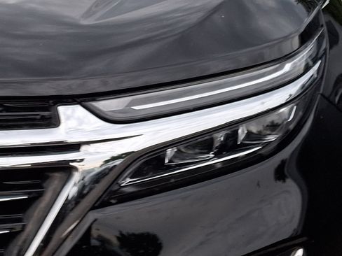 Used 2023 Chevrolet Equinox Premier AWD/4WD image 9