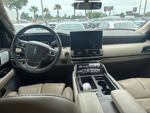 Used 2024 Lincoln Navigator Reserve AWD/4WD image 6
