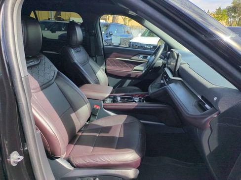 Used 2025 Ford Explorer Platinum w/ Ultimate Package AWD/4WD image 31