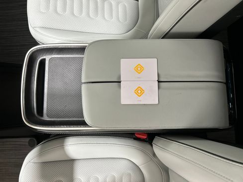 Used 2024 Rivian R1S Adventure AWD/4WD image 31
