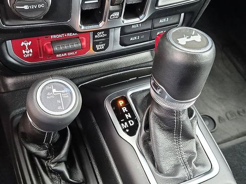 Used 2024 Jeep Wrangler Unlimited Rubicon AWD/4WD image 26
