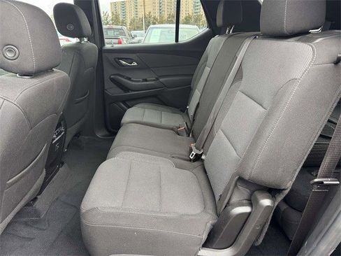Used 2022 Chevrolet Traverse LT image 12