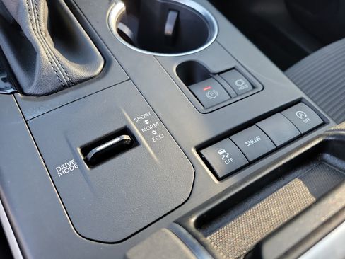 Used 2022 Toyota Highlander LE image 16