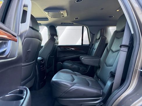 Used 2016 Cadillac Escalade Premium image 11