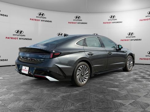 Certified 2025 Hyundai Sonata Limited FWD image 3