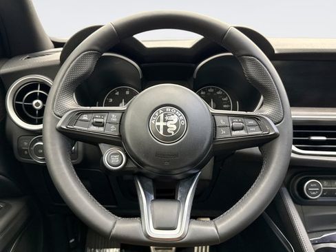 Used 2023 Alfa Romeo Stelvio Ti AWD/4WD image 12