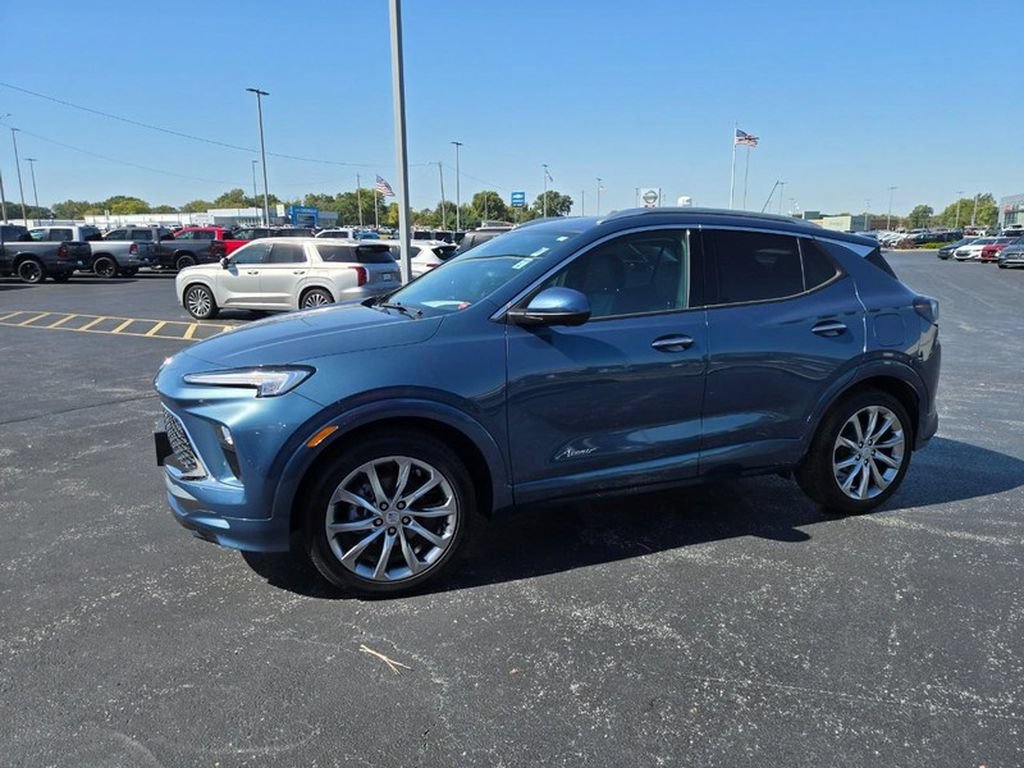 Used 2025 Buick Encore GX Avenir w/ Avenir Technology Package FWD image 3