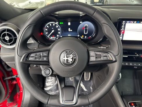 Used 2025 Alfa Romeo Tonale image 11