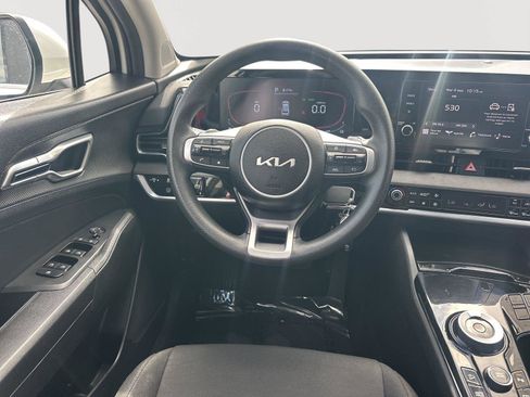 Used 2025 Kia Sportage LX FWD image 19