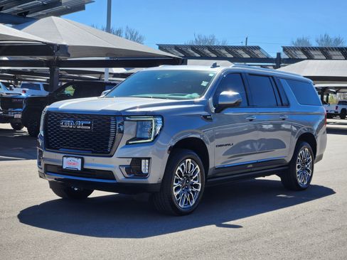 Used 2023 GMC Yukon XL Denali Ultimate image 4