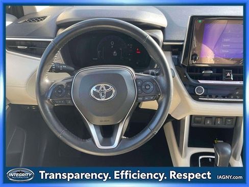Certified 2023 Toyota Corolla Cross XLE image 14