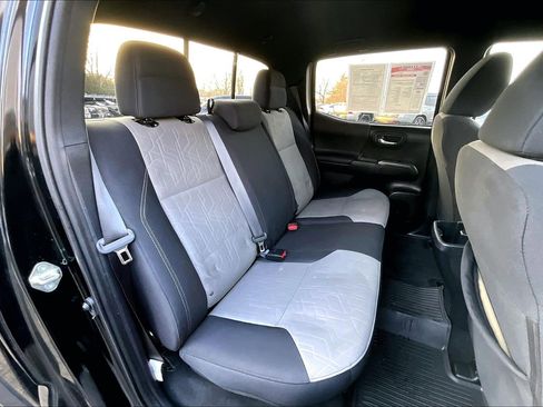 Used 2020 Toyota Tacoma TRD Off-Road w/ Technology Package image 25