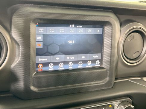 Used 2022 Jeep Gladiator Sport image 14