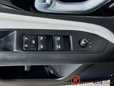 Used 2022 Jeep Compass Limited w/ Elite Group image 18