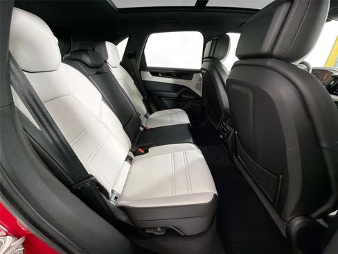 Certified 2026 Porsche Cayenne Coupe AWD/4WD image 26