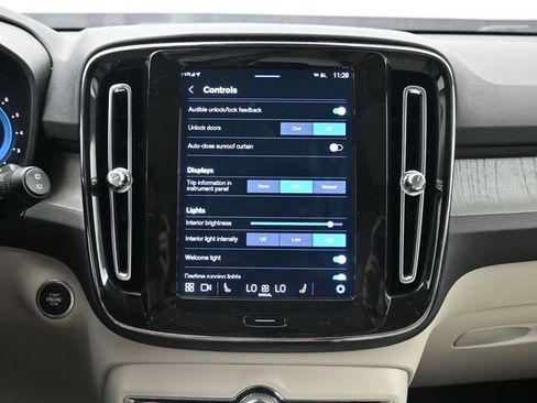 Used 2024 Volvo XC40 B5 Plus w/ Protection Package Premier image 18