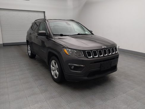Used 2018 Jeep Compass Latitude FWD image 14