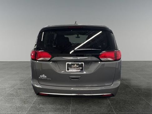 Used 2020 Chrysler Pacifica Touring w/ Cold Weather Group FWD image 26