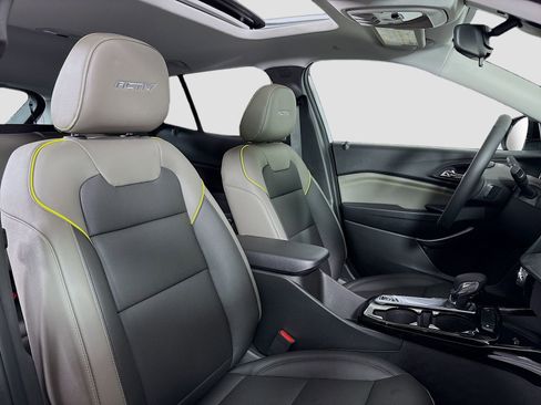 New 2026 Chevrolet Trax ACTIV w/ Sunroof Package FWD image 31