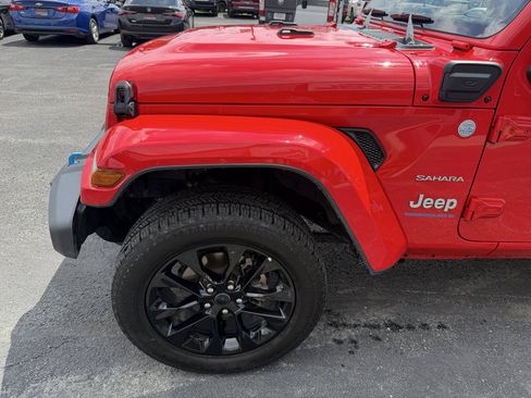Used 2024 Jeep Wrangler Unlimited Sahara AWD/4WD image 11