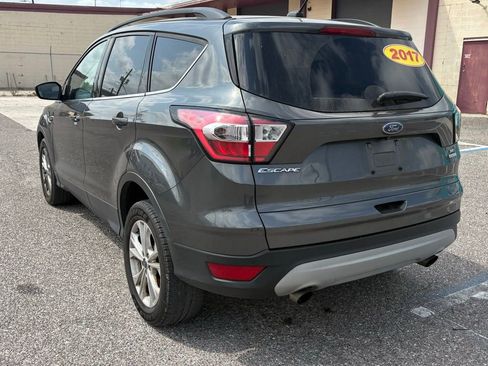 Used 2017 Ford Escape SE w/ Equipment Group 201A image 5
