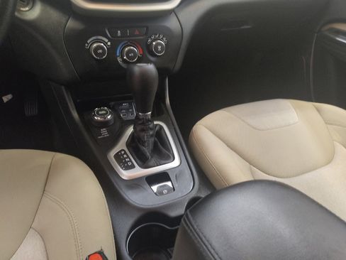 Used 2016 Jeep Cherokee Sport image 26