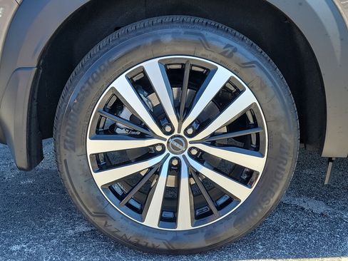 Certified 2025 Nissan Pathfinder Platinum w/ Cargo Package FWD image 10