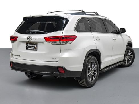 Used 2018 Toyota Highlander XLE FWD image 6