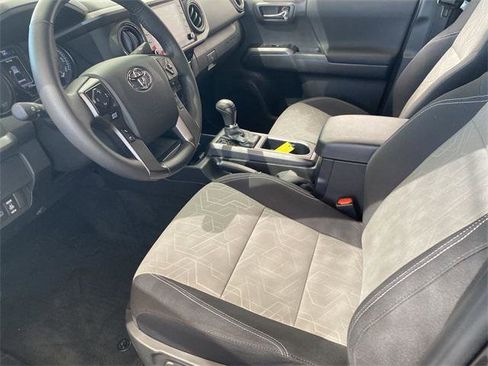 Certified 2023 Toyota Tacoma TRD Off-Road w/ Technology Package AWD/4WD image 12