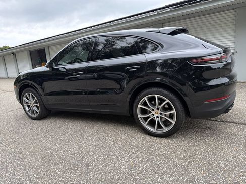 Used 2023 Porsche Cayenne Coupe AWD/4WD image 2