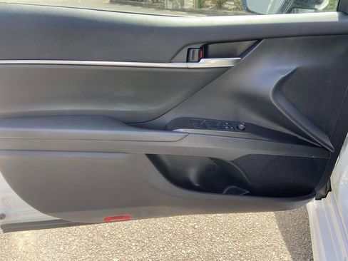 Used 2024 Toyota Camry SE FWD image 11