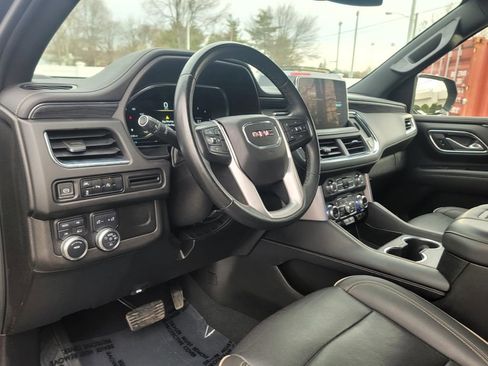 Used 2023 GMC Yukon XL SLT AWD/4WD image 13