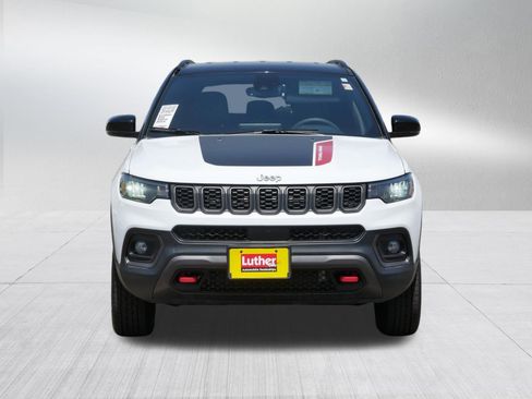 Used 2025 Jeep Compass Trailhawk AWD/4WD image 2