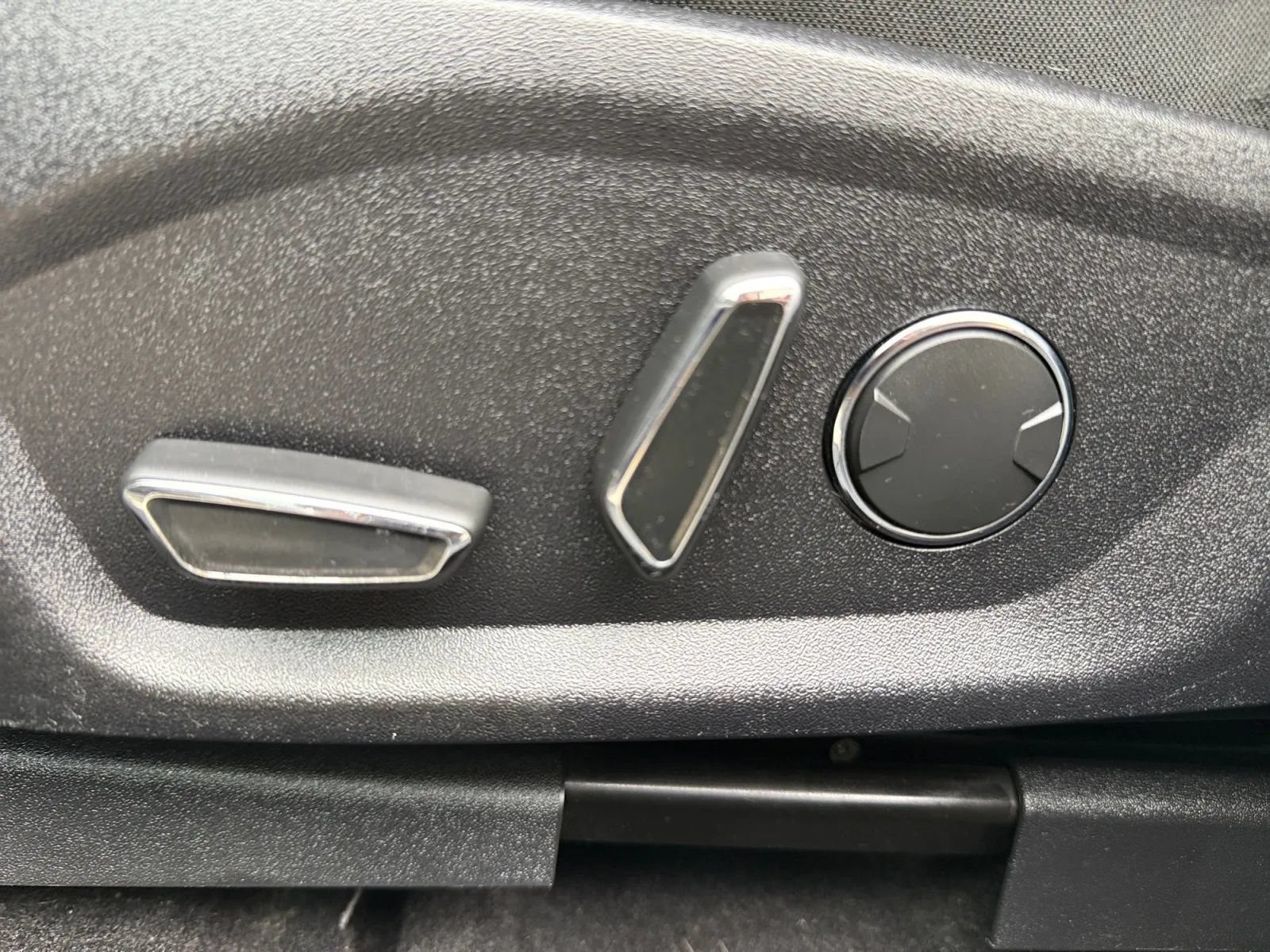 Used 2020 Ford Fusion SE FWD image 17
