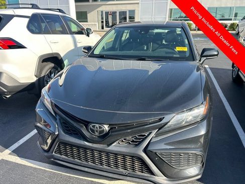 Used 2021 Toyota Camry SE FWD image 11