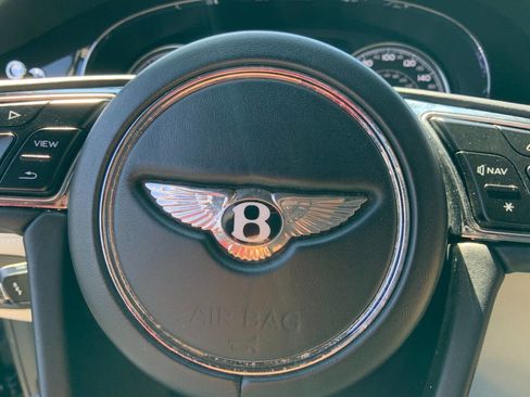 Used 2019 Bentley Bentayga AWD/4WD image 25