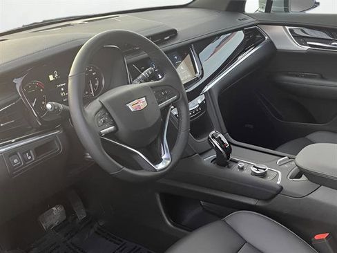 Certified 2025 Cadillac XT6 Premium Luxury image 11