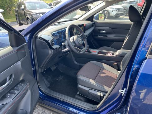 New 2025 Nissan Kicks SR image 3