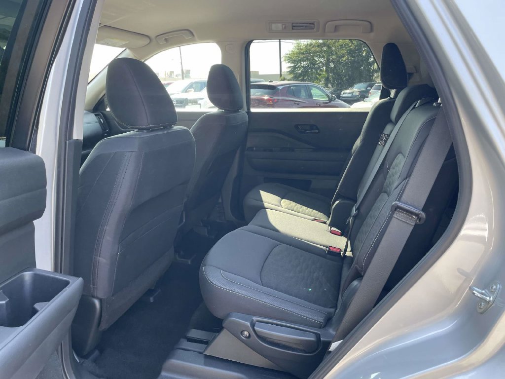 Used 2025 Nissan Pathfinder SV FWD image 13
