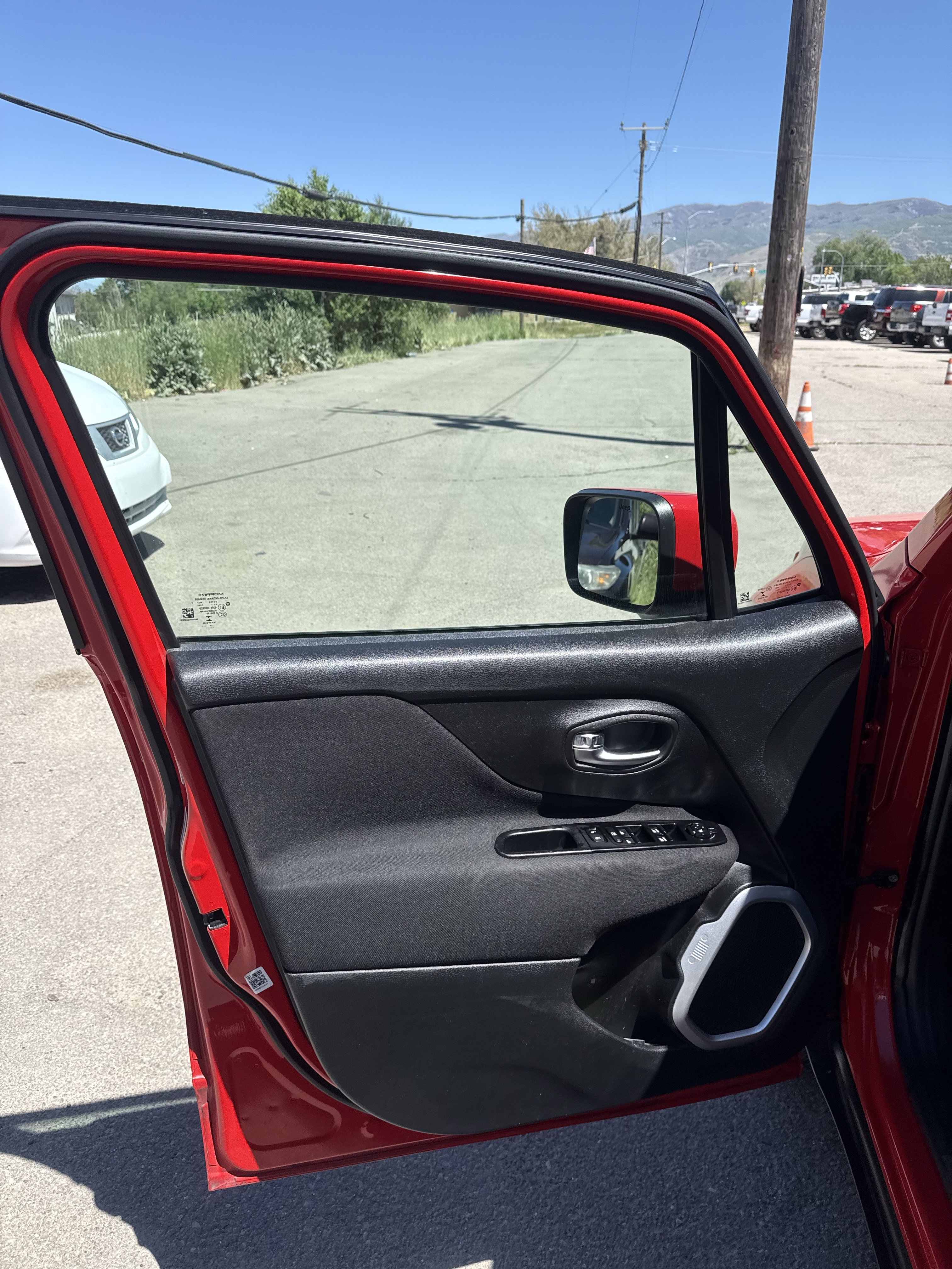 Used 2021 Jeep Renegade Latitude AWD/4WD image 17