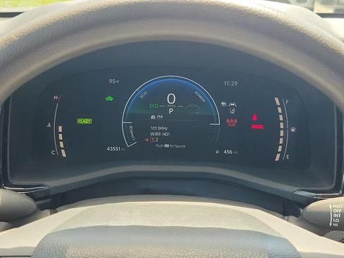 Used 2025 Toyota Camry LE FWD image 22